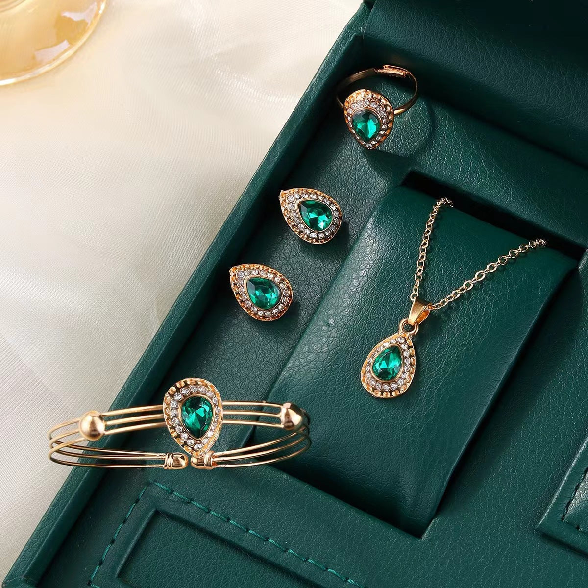 Noemie Glastra Jewellery Set